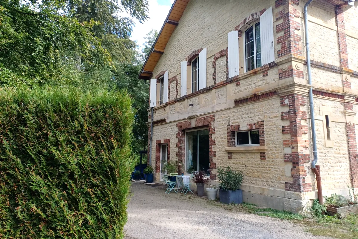 Arrivée devant la Maison Forestière abritant le cabinet de shiatsu